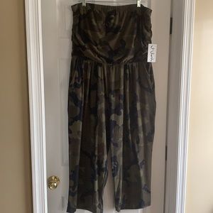 Women’s plus size camouflage romper
